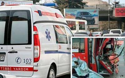20 человек госпитализированы после ДТП в Баку