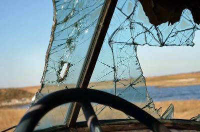 Автоэксперты: Водителю могут отказать в ТО при разбитом лобовое стекле