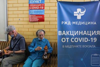Собянин пообещал по 10 тысяч рублей пожилым москвичам за прививку от COVID-19