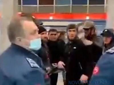 «Давай, выходи!»: пассажиры московского метро дали отпор группе мигрантов