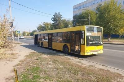 Под Волгоградом пассажиру автобуса зажало руку при закрытии двери