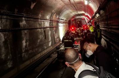 В Вашингтоне вагон метро сошел с рельсов: в тоннеле застряло более 400 пассажиров