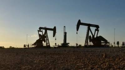 Нефть просела на ожиданиях замедления роста мировой экономики