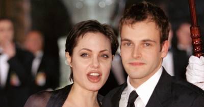 Анджелина Джоли внезапно сходила на свидание с первым мужем Джонни Ли Миллером