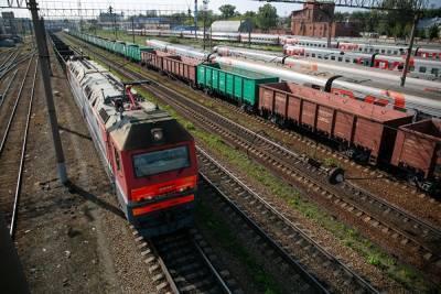 В Свердловской области поезд сбил 15-летнюю школьницу. Она скончалась в больнице