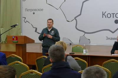 Врио губернатора Тамбовской области пообещал лично вручить ключи переселенцам из аварийного жилья в Котовске