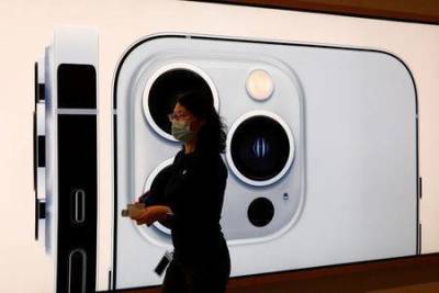 Apple может сократить выпуск iPhone 13 из-за нехватки чипов - Bloomberg