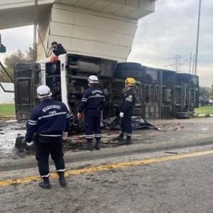 В Баку грузовик протаранил автобус: погибли пять человек. Видео
