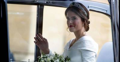 Пышное платье и диадема: Сара Фергюсон показала архивный кадр со свадьбы принцессы Евгении