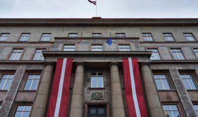 Начальство в отставку: латвийские медики против действующей власти