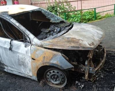 У бывшего тренера челябинского «Зенита» и его жены сожгли автомобили. Заказчик не найден
