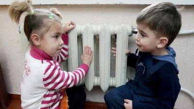 Украинские школы, детсады и больницы замерзают без отопления