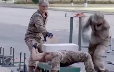 Военные КНДР показали, как ломают головой бетон