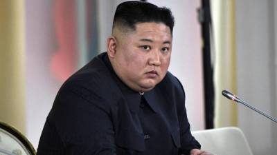 Спецназ КНДР продемонстрировал Ким Чен Ыну умение крушить головой бетон