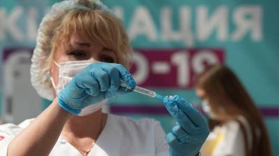 Мурашко назвал число привитых первым компонентом вакцины россиян