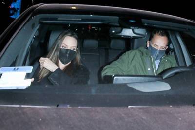 Анджелина Джоли постоянно проводит время с бывшим мужем Джонни Ли Миллером