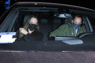 Анджелину Джоли заметили на ночном свидании с бывшем мужем Джонни Ли Миллером