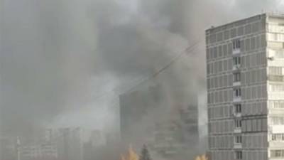 Пожар произошел в новостройке на Болотниковской улице в Москве