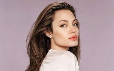 Анджелину Джоли застали на свидании с экс-супругом