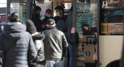 Невакцинированных жителей Киевщины не пустят в транспорт и отстранят от работы