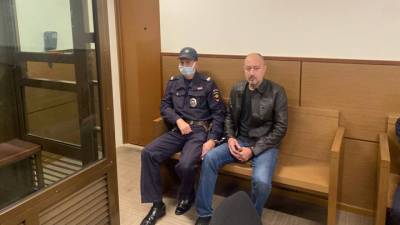Суд арестовал напавшего на полицейского в Москве мужчину