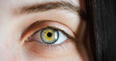 Состояние глаз человека может указать на признаки дефицита витамина D