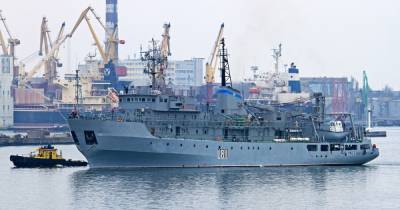 В Черном море украинский военный корабль получил повреждения