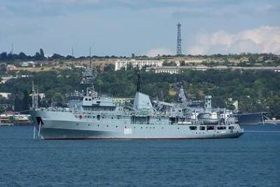 Украинский военный корабль потерпел бедствие в Черном море