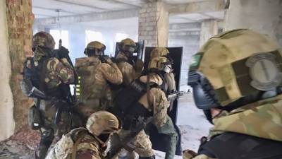 Бойцы ОМОН отработали штурм зданий на учениях в Калининградской области
