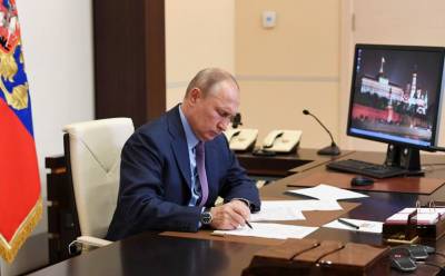 Россияне отметили отставку помощника Путина салютом