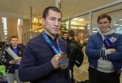 Чемпион мира по греко-римской борьбе Роман Власов вернулся в Новосибирск после триумфа в Осло