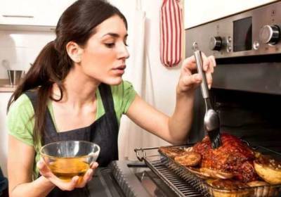 Жена готовит, что попроще, а муж требует пирогов и голубцов: «Ты же в декрете сидишь, времени много»