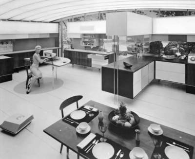 В 1959 году американцы привезли в СССР «кухню будущего»: мебель удивила советских людей и разозлила Хрущева (9 фото)