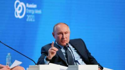 Путин заявил, что пока не решил, будет ли баллотироваться на президентский пост