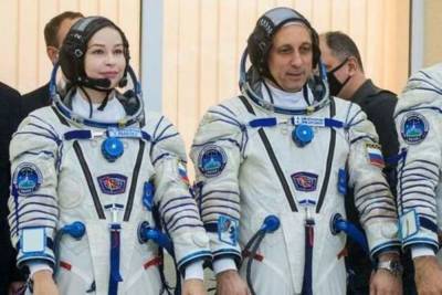 В Роскосмосе назвали сроки реабилитации киноэкипажа после возвращения с МКС