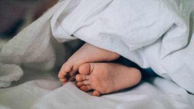 Психолог дал советы для легкого пробуждения ребенка в школу