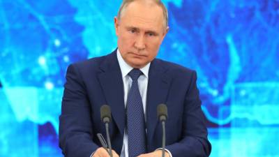 Путин: Россия не собирается уходить от расчетов в долларах