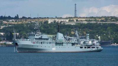Судно ВМС Украины повредилось из-за погодных условий