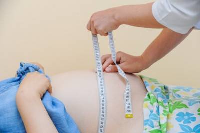 Волгоградские медики объяснили, чем опасен лишний вес при беременности