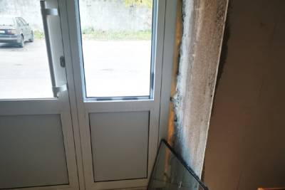 В Тверской области мужчина заплатил за разбитые больничные стекла