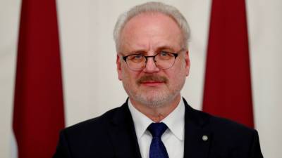 Президент Латвии получил положительный результат теста на коронавирус