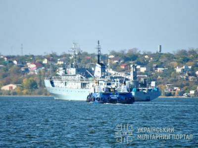 Судно ВМС Украины, потерпевшее крушение в Черном море, буксируют в Одессу