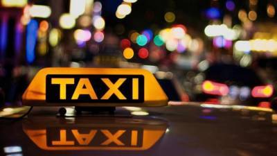 На рязанского таксиста напал пассажир и пытался его задушить