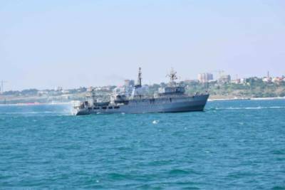 Судно ВМС Украины чуть не утонуло в Черном море