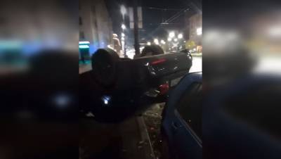 В ночном ДТП на Московском проспекте перевернулся BMW