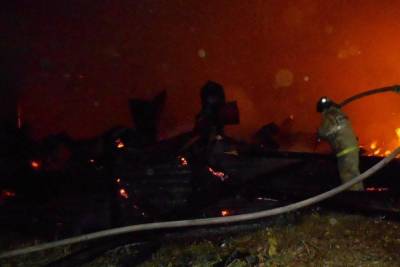 В Янтиковском районе сгорел частный дом вместе с постройками