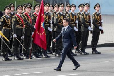 Зеленский поздравил военнослужащих с Днем защитников и защитниц Украины