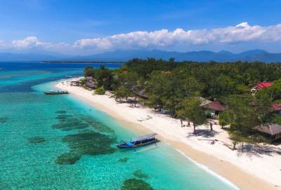 Власти Индонезии открыли курорт Бали для привитых туристов из некоторых стран