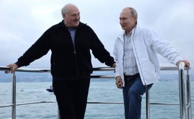 Лукашенко ради власти готов плавать по команде Путина – Цепкало