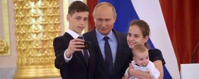 Владимир Путин: Традиционные семейные ценности являются важнейшей нравственной опорой России